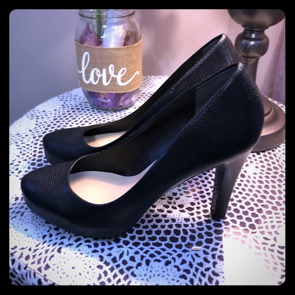 Black pumps - Picture 1 of 4